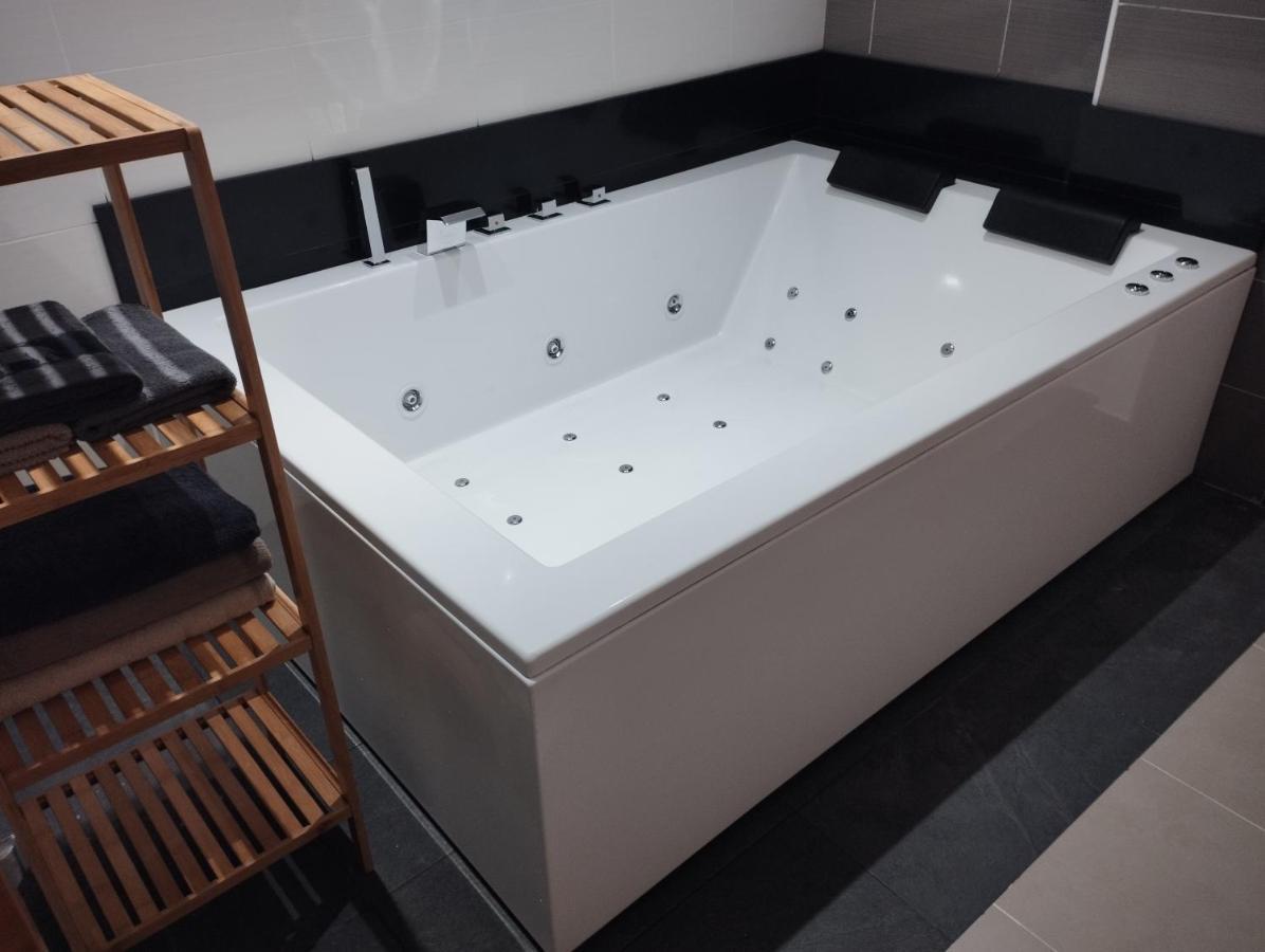 Apartamento Atico con hidromasaje, terraza y piscina Amposta Exterior foto