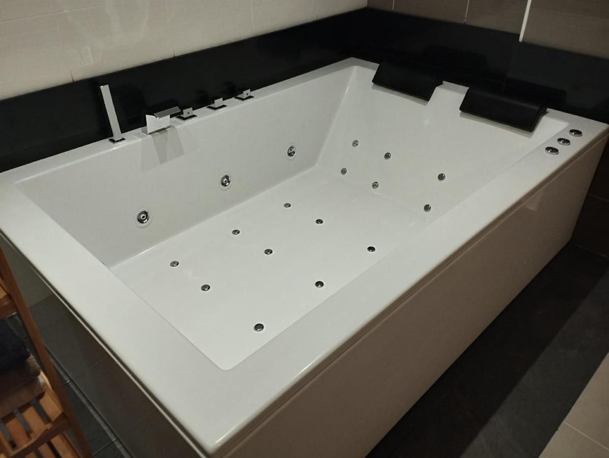 Apartamento Atico con hidromasaje, terraza y piscina Amposta Exterior foto